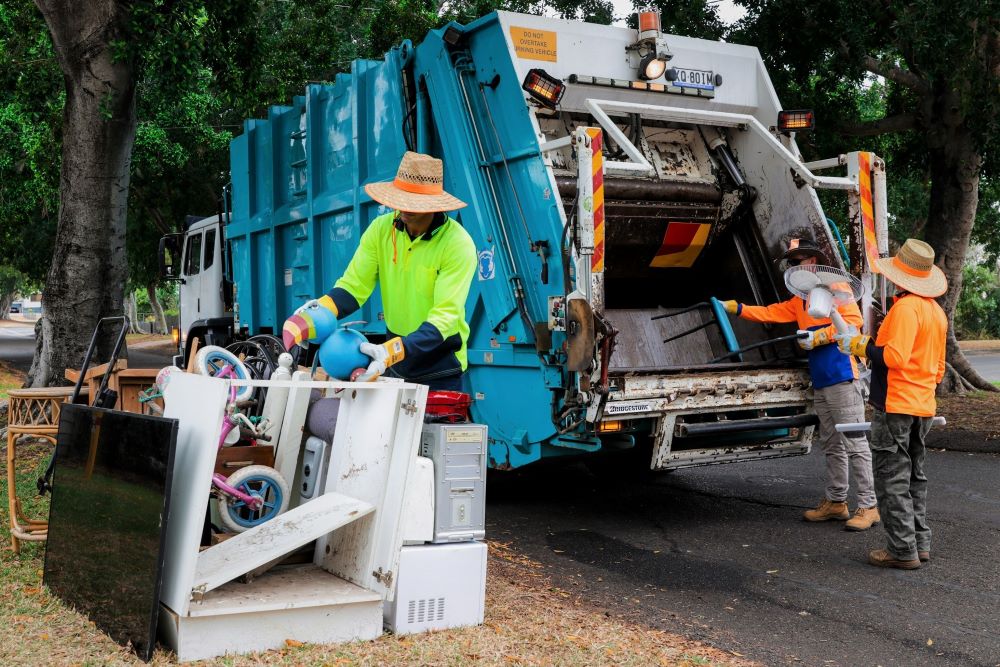 IpswichCouncil's tweet photo. Itโs time to clean out the spare room or under the house as #Ipswich City Councilโs free large item #kerbsidecollection begins on 31 January for one week from Chuwar to Wulkuraka.
Read more: https://t.co/NODArkbY1n https://t.co/O4iBTz7vZs