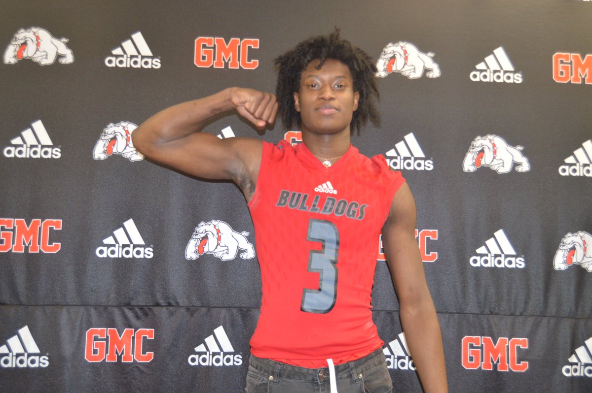 tay_shells's tweet photo. My visit to @GMC_Football went great today‼️‼️🖤❤️@rmchester00 @CoachMHealy @tanner_glisson @Trouprecruits @TroupTigerFB https://t.co/O1oLDqFWDm