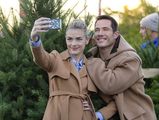 EightiesCrew87's tweet photo. @hallmarkchannel Happy Birthday to the OG leading man! #LukeMacfarlane #MistletoePromise #Hallmarkies https://t.co/Og0iQ0BY8C