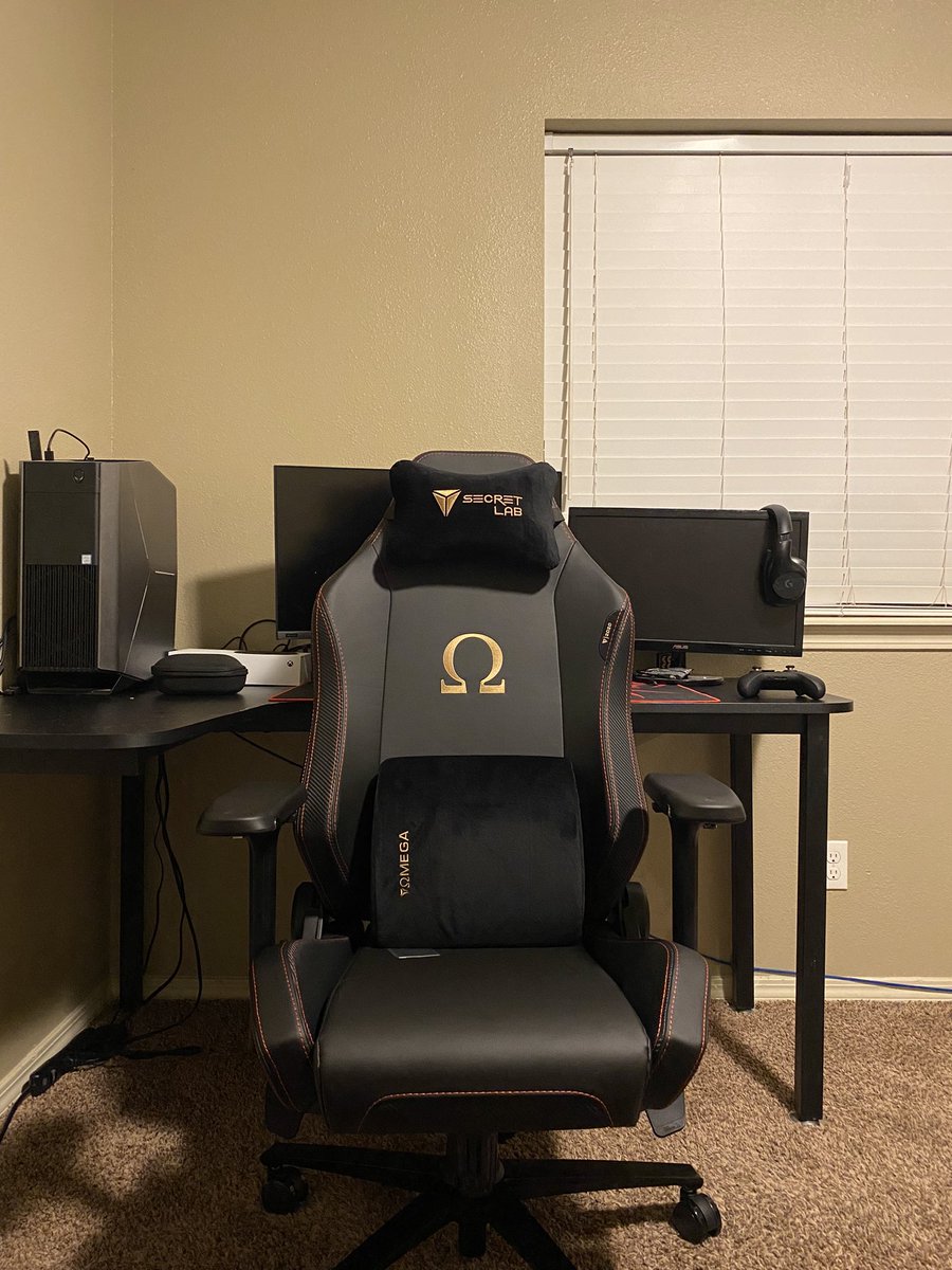 chrisgarccia2's tweet photo. Just got my omega chair from #secretlab !! Major upgrade from what I used to use! 🔥🔥🔥 @secretlabchairs https://t.co/UjrkLYlDr7