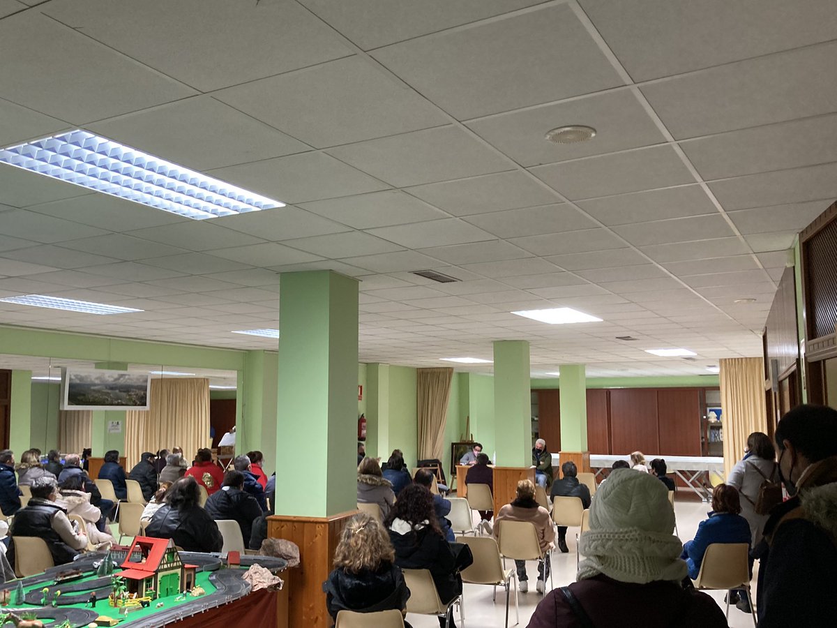 AlteaAv's tweet photo. - Onte reunímonos para escoitar de primeira man a situación que viven veciñas e veciños dunha zona do barrio.
- Dela saíron propostas e medidas de actuación que iredes coñecendo estas semanas
- Concluímos o que quere calquera persoa para a súa contorna: vivirmos con seguridade https://t.co/cA1ysQH4WX