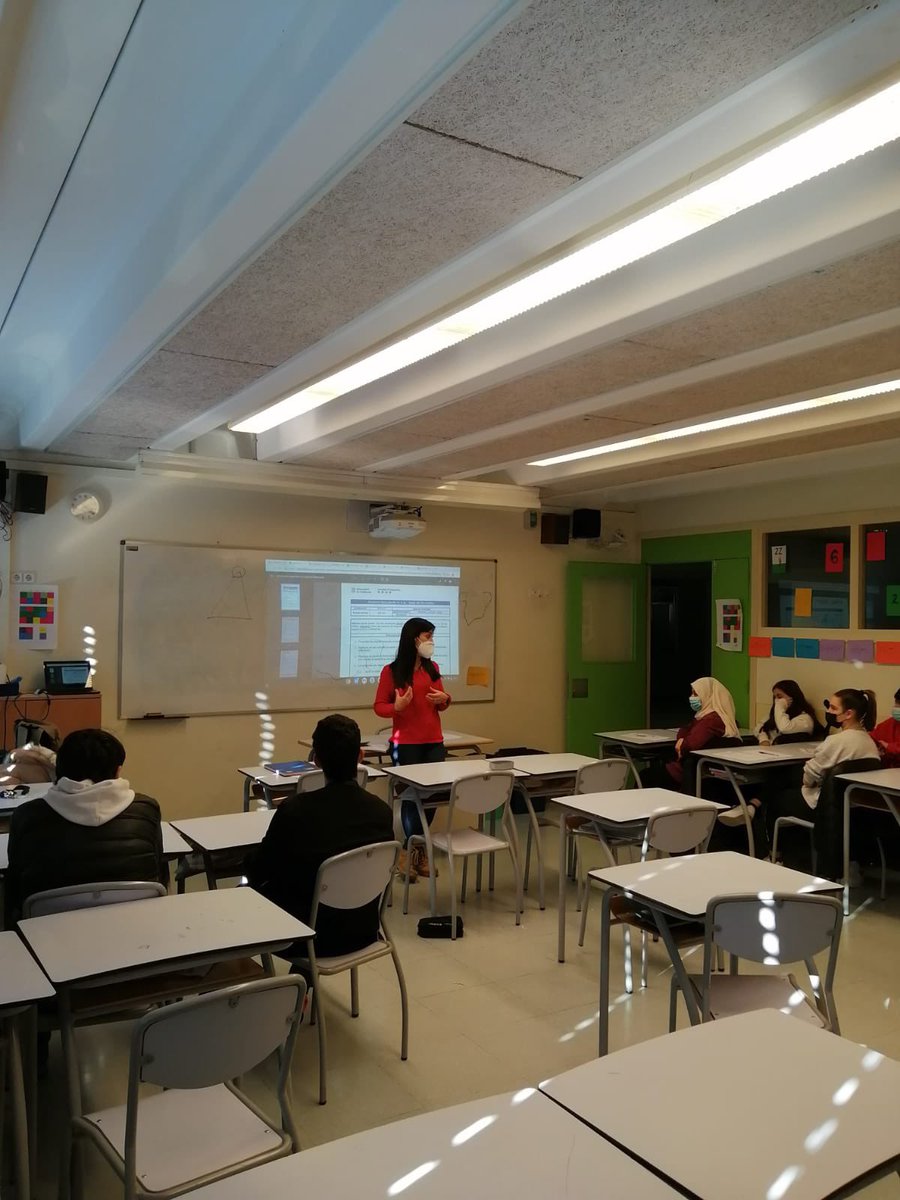 escolapiamataro's tweet image. #SERVEICOMUNITARI | L'alumnat de 4t d'ESO comença la formació d'Internet Segura: Prevenció i Riscos a les xarxes socials col•laborant al projecte De Tu a Tu de Mossos d'Esquadra.