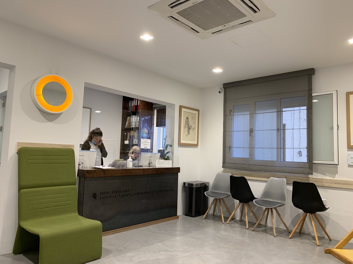 malta_concierge's tweet photo. 勤め先の従兄弟が開業されている歯医者さんです☘️スクリーンとかも近代的な #マルタ の歯医者さん。技術は… これから吟味します🤭 #海外移住 https://t.co/zplAYl7mHF