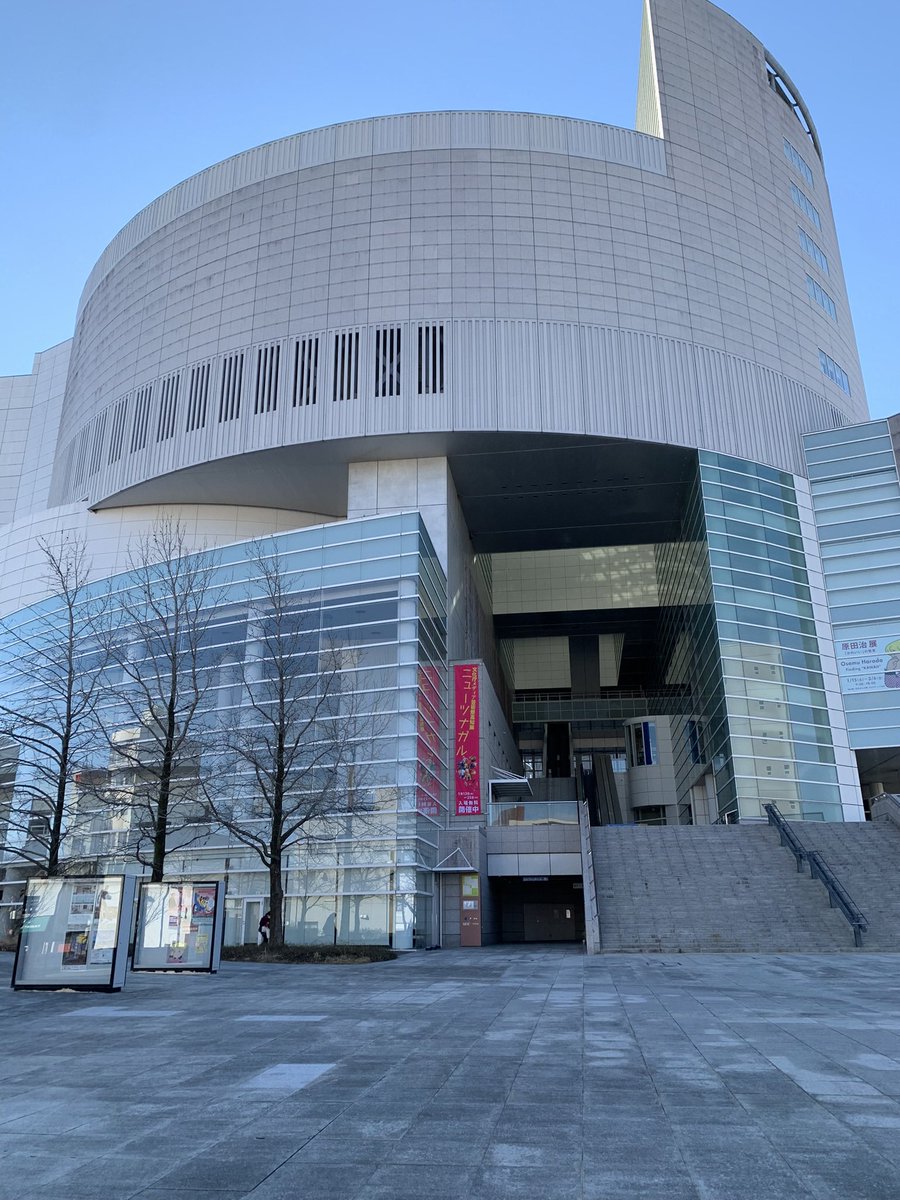 メ芸高知かるぽーと行ってきました
エスカレーター登ると表示がなくて、不安になりますが、入るとやってます。入っても表示がないですが、幾つかやってる内の一つですから、ひと回りすれば見つかります。大好きな影の作品とそのVR版もありました。新しい分野を利用した作品が多い 