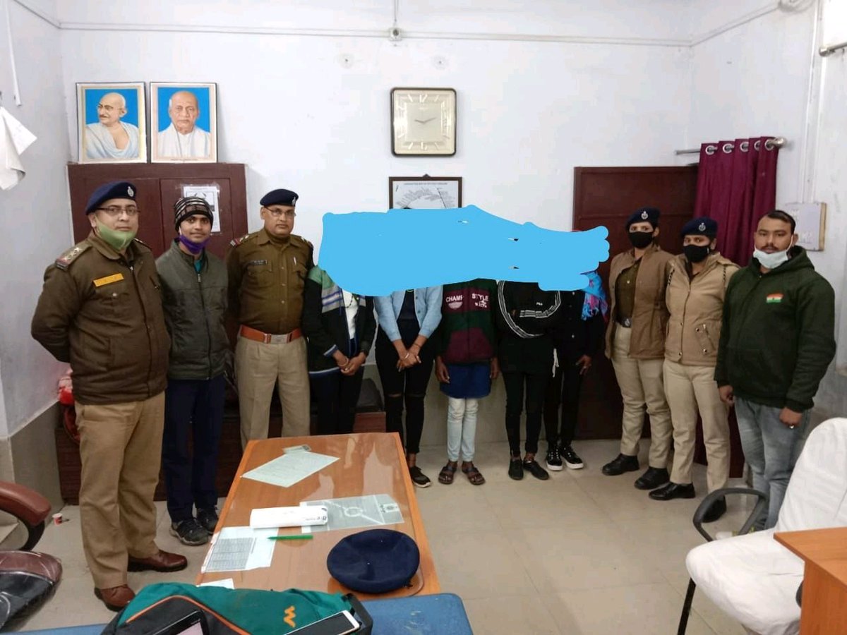 मिशन आहट..

"मेरी सहेली टीम’’ ग्वालियर द्वारा क्राईम ब्रान्च छतीसगढ़ से मिली सूचना के आधार पर ट्रेन न 18237 से 05 गुमशुदा नाबालिक लड़कियों को उतार कर चाइल्ड लाइन के माध्यम से 'वन स्टॉप सेंटर' ग्वालियर के सुपुर्द किया गया।

बालिकाओं के परिजनों को सूचित कर दिया गया है।