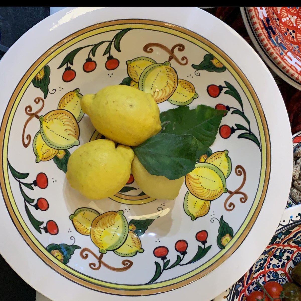 ToonsBridge's tweet photo. How gorgeous are these new Tunisian hand painted bowls ππ
Fresh tomatoes, lemons and spot the candied almonds which we absolutely LOVEππ», all are available in both of our Dublin shops π
#toonsbridge #dublin #therealolivecompany #westcork #tunisianbowls https://t.co/ZO6NNLymkv