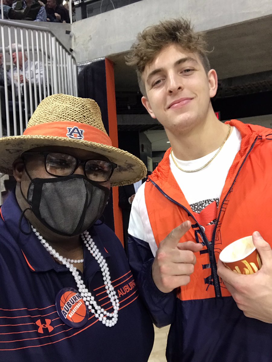 I think <a href="/ZachCalzada/">Zach Calzada</a> really loves the <a href="/AUJungle/">Auburn Jungle</a>!

Welcome Home‼️

#WarEagle