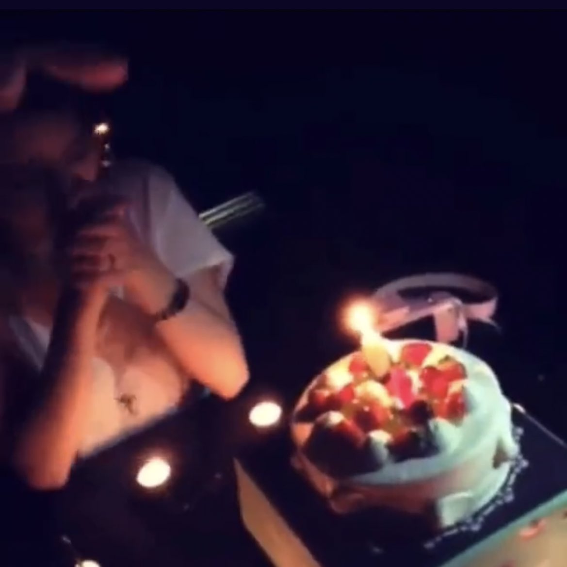 baesuzyluvlub's tweet photo. 생일케이크 
소원에
진심인 배수지,,
귀여워 미쳐ㅠ https://t.co/hMqOug2RSG