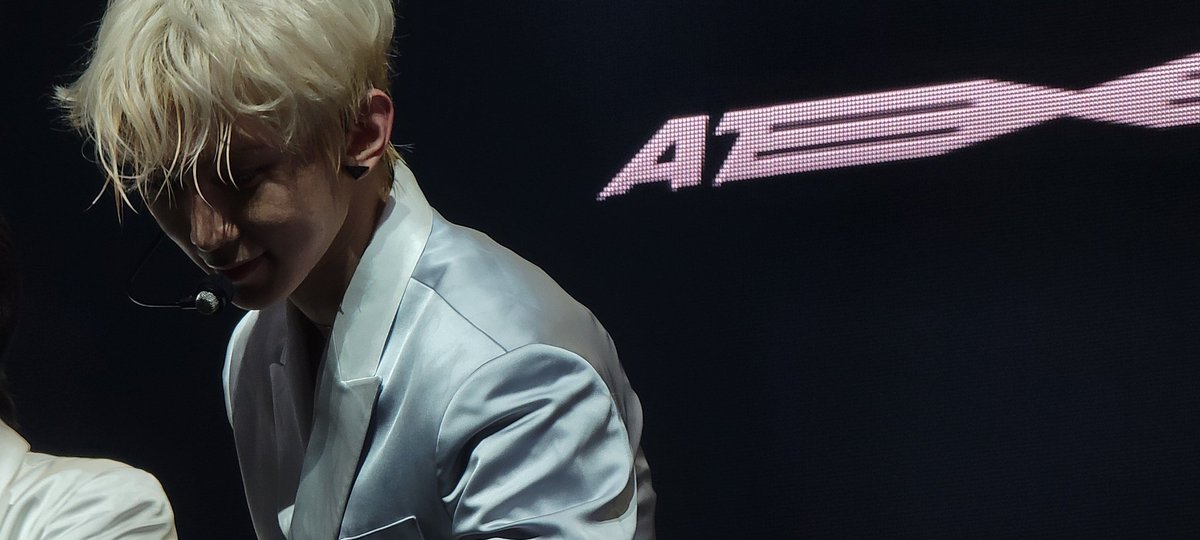 JulesLRamos1's tweet photo. Ateez in Chicago!!!
.
.
.
#ateez #Ateezinchicago #ATEEZWORLDTOUR2022 #ATEEZChicago2022 #Chicago #에이티즈 https://t.co/mMLGDN2JM6
