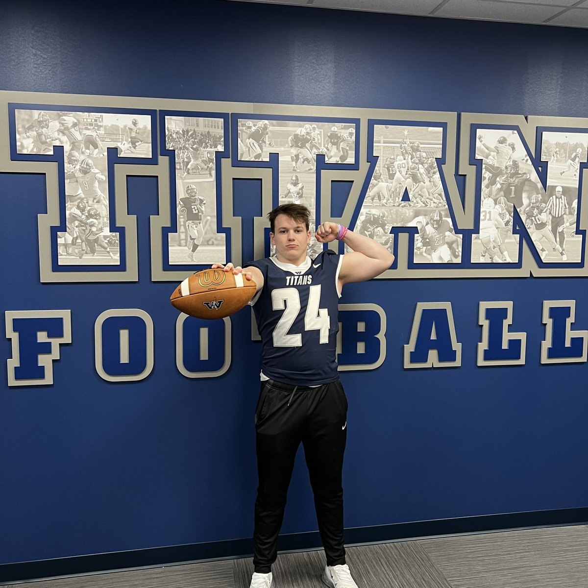 DworekNolan's tweet photo. After a great visit. I’m excited to receive an offer from @WCtitansFB  I want to thank @_CoachHeck @coachbenzel @CoachBongi @CoachFuhrmWC @CoachHaughWC https://t.co/kr8o2U5nV9