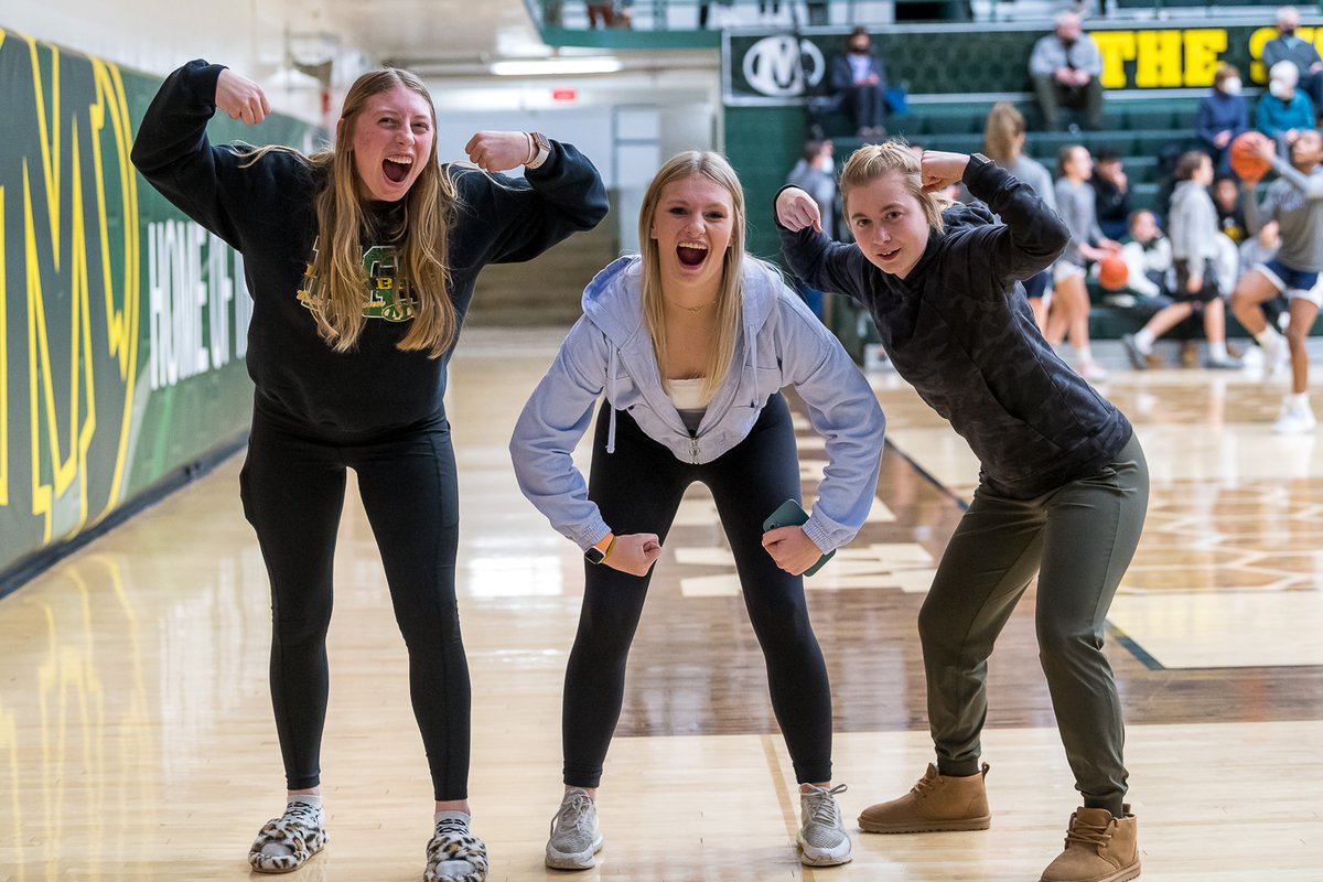 My greeters tonight at Medina... <a href="/_kaitlyngpierce/">kaitlyn pierce</a> <a href="/MeghanHeath17/">Meghan Heath</a> <a href="/AveryHeine2/">Avery Heine</a> out supporting their fellow Bees take on Solon. <a href="/medinagbball/">Medina Girls Bball</a>