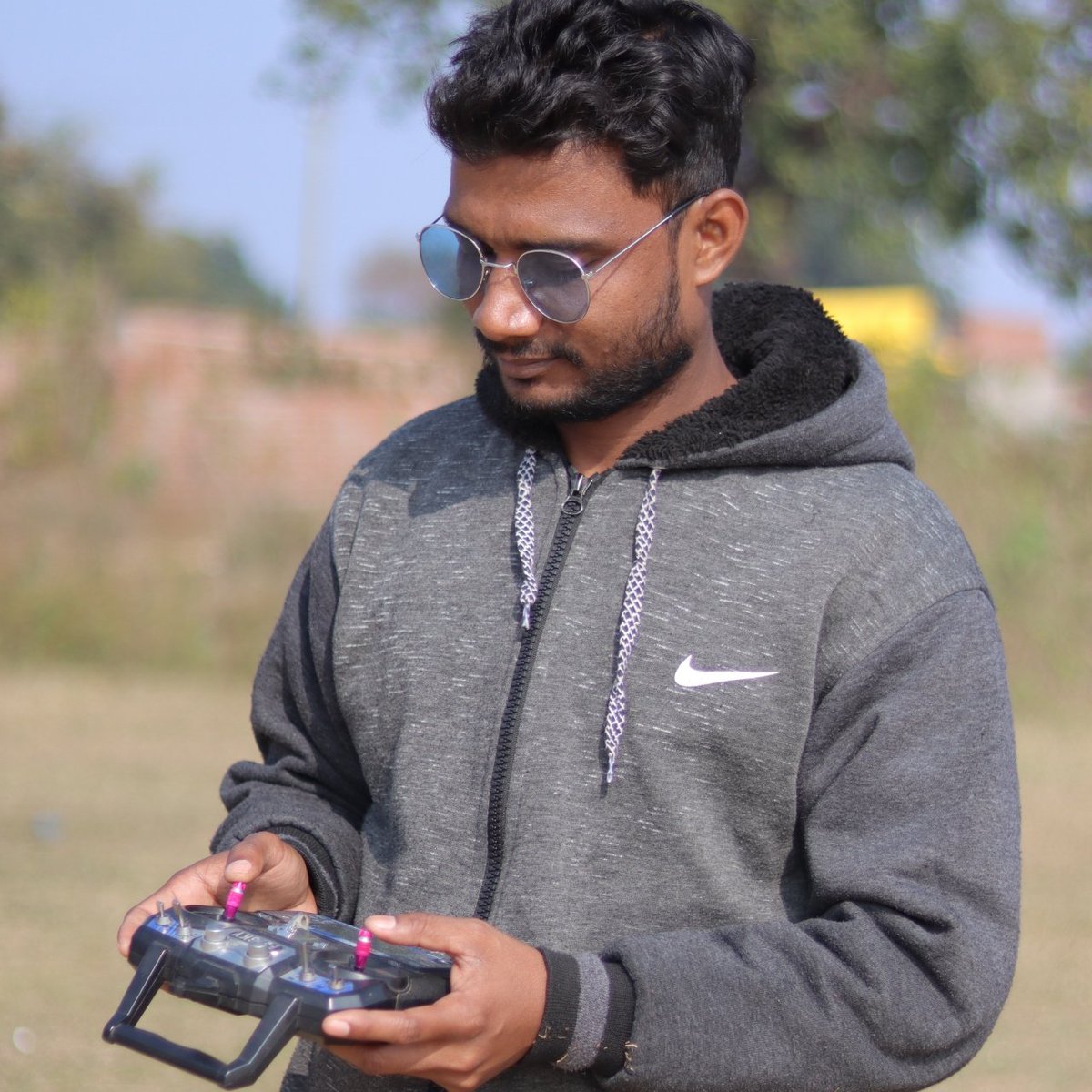 कुछ कहने को शब्द ही नही है
 ज़िन्दगी एक सफ़र है बस चलते जाना है।