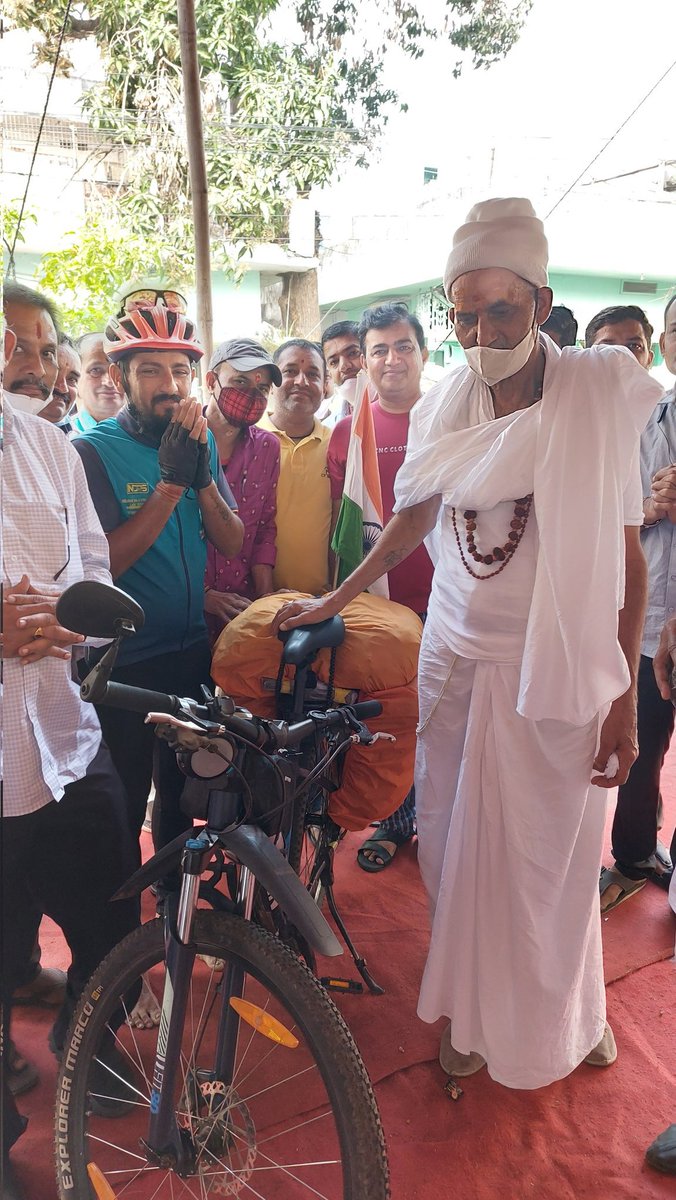 KRT50228681's tweet photo. @Greenman_narpat मस्तिष्क का कोना-कोना ज्ञान से रिक्त था
हृदय का कतरा-कतरा भाव से रहित था
नमन कोटि-कोटि श्री राम  आपको
मुझे ज्ञान-भाव से युक्त कर हिंदुत्ववादी बनाया जय श्री रामhttps://t.co/D0RwIsBPN1