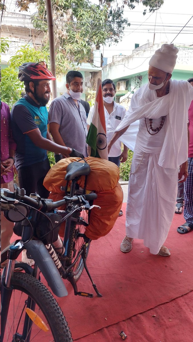 KRT50228681's tweet photo. @Greenman_narpat मस्तिष्क का कोना-कोना ज्ञान से रिक्त था
हृदय का कतरा-कतरा भाव से रहित था
नमन कोटि-कोटि श्री राम  आपको
मुझे ज्ञान-भाव से युक्त कर हिंदुत्ववादी बनाया जय श्री रामhttps://t.co/D0RwIsBPN1