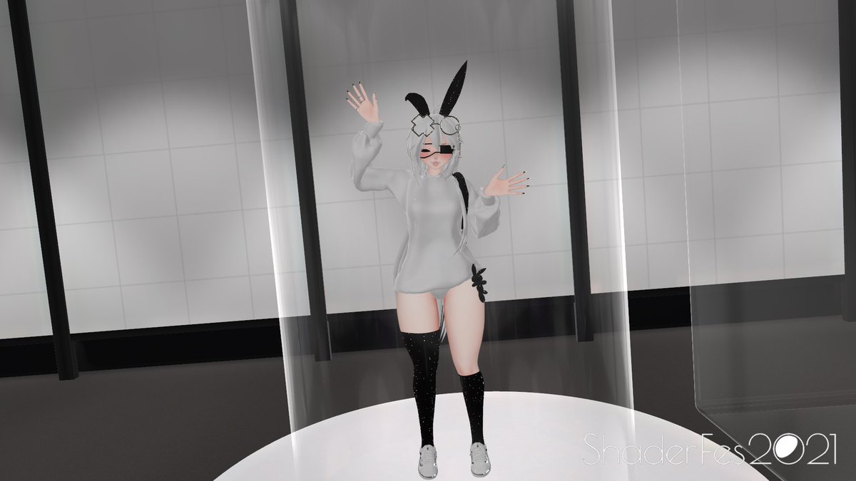 Looki look I’m in a jar!! 💕💕