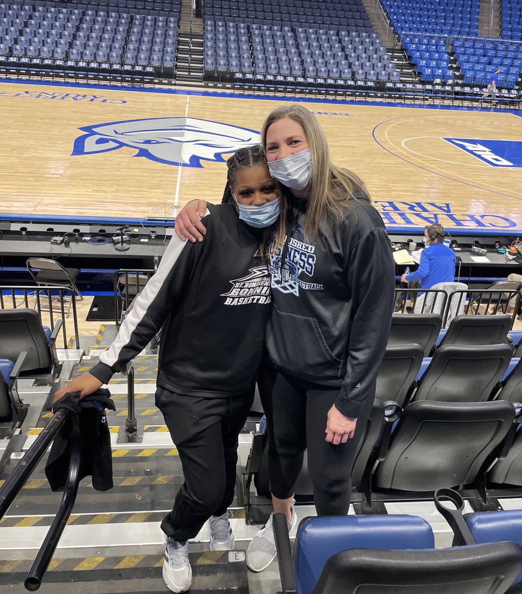 beLadyLancers's tweet photo. So great to catch up with Lady Lancer alum B’Aunce Carter @aunce_b tonight! After a successful career with @GreyhoundWBB she is now playing for Division 1 St. Bonaventure. Great player and an even better person! So proud of you Bee! 💙 https://t.co/OEs3WqHFiy