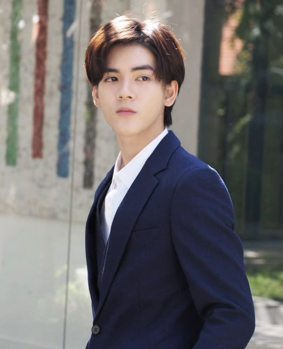 ในที่สุดเมมเบอร์ลับของ Trainee A  เด็กฝึกของค่ายเกาหลี ก็คือนุ้ง #ยอร์ชยงศิลป์ จริงๆด้วยแล้วน้อนเป็นเด็กฝึกไทยคนแรกในค่าย BigHit entertainment ค่ายเดียวกับวง BTS 

ใช่ค่ะทางเราทีมเห็นน้องมาตั้งแต่เด็กๆ ปลื้มปริ่มมากกกกวันเฉลิม ลูกแม่~~~ /ฟีลลิ่งลำยอง กอดโถยาดองเรียก 5555