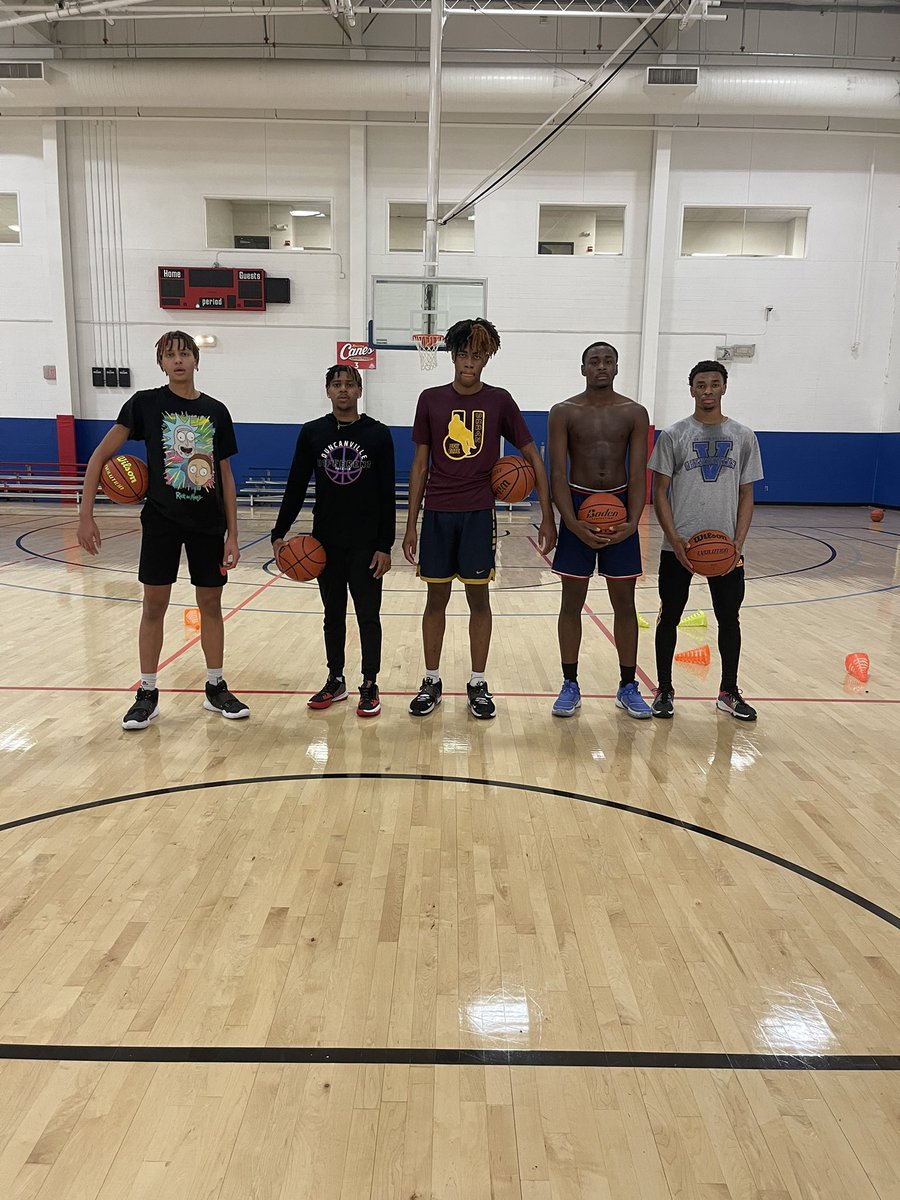 coachperk2016's tweet photo. Late Night Crafts With My Guys @ar1c_ @JToppin5 @DaCannon5 @LandenHughlett & @NoahWDaniels22 Give Me The Guys That’s Not On Your Mind, We Will Be In Conversations Soon. Only Guys Who Want To Earn Their Stripes. God Will Take Care Of The Rest. I Appreciate Who Appreciate Me. 🙏🏽📈 https://t.co/2DyHH38qaG