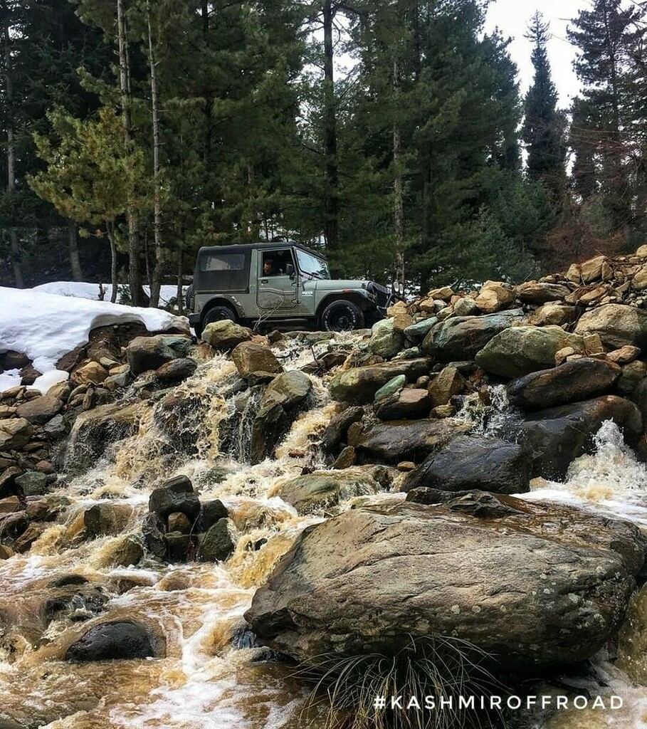 kashmiroffroad's tweet photo. No valley too low, no river too deep...!
#kashmiroffroad #offroadadventure #offroad #kashmir #4wd #mahindrathar #noroadnoproblem #4x4life #4wheeling #kashmir #4x4adventure https://t.co/U2fdg6LOCm https://t.co/hmZBRIfhi8
