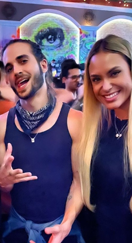 ifvsmoon's tweet photo. o ano de 2022 começou muito bem, os meus nenéns se reecontrando. 

EU AMO TANTO ELES! 🥺 💘

ps: só falta o reencontro dos três e giuk, lógico. #Girah #Sariuk https://t.co/sB5cKwLqMo
