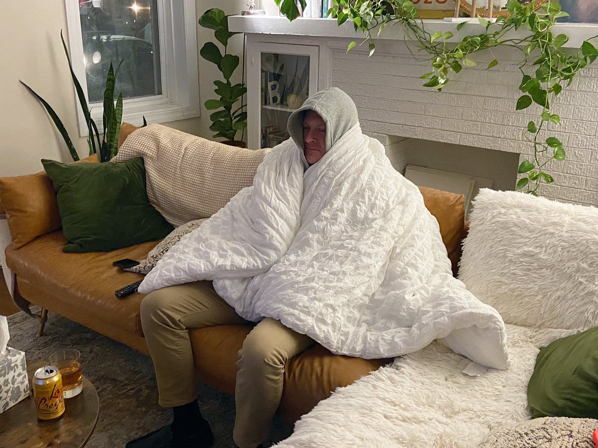 BswVoice's tweet image. I have to turn the heat off when I record… I had a particularly long session today and came out of the studio to this. #babyitscoldinside