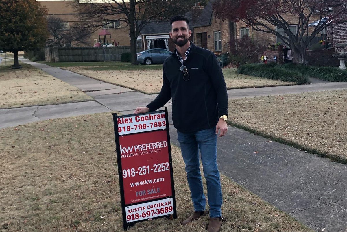 LOOKING TO BUY/SELL/INVEST❓

I would love the opportunity to help you sell your home or find you your ultimate dream home! If you OR anyone you know is looking to buy/sell/invest, let me help. I will take great care of you/them.
📲 (918) 798-7883