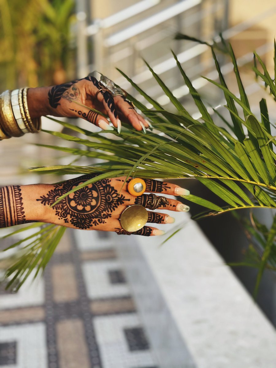 Melanesia_'s tweet photo. Last day in Ghana!! #hippiechiklifestyle #magicalaf #BlackGirlMagic #ghana #shophippiechik #henna https://t.co/Op1awXJDEf