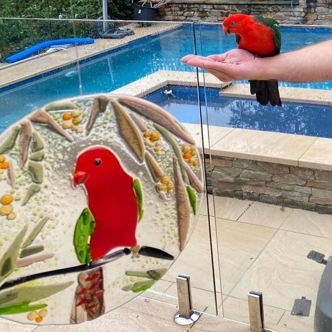 a_fiery_heart's tweet photo. I'd like to think that this Australian King Parrot was intrigued by his double in the window 🤣
#sydneymade #sydneylocal
#makersofsydney #australianmaker
#australianhandmade #handmadewithlove
#kingparrot #australiankingparrot #parrotportrait https://t.co/JKM7TV6vSJ