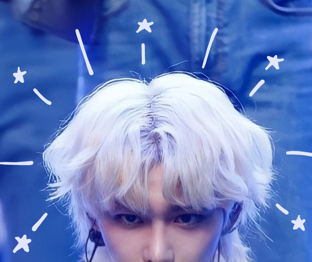 catlixies's tweet photo. photos of lee #felix but the further u scroll down, the fluffier his mullet gets 

a thread <3 (because i miss it so much) https://t.co/g0qBy8qEm6