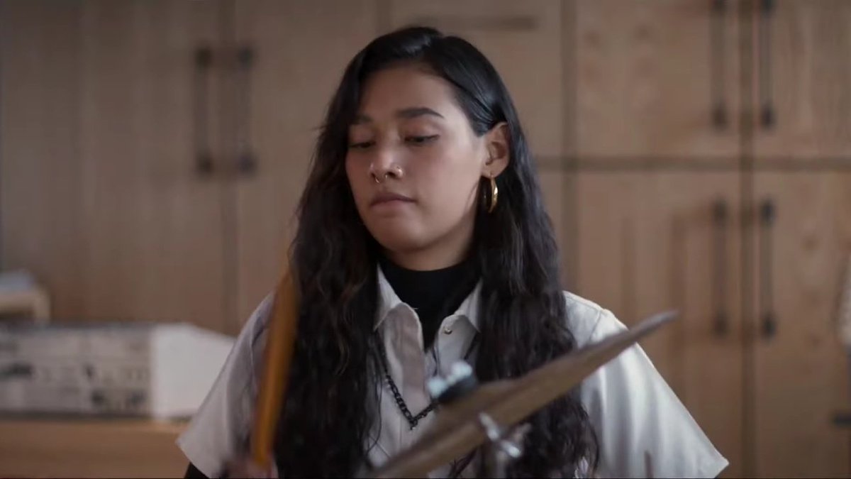 lvzeth's tweet photo. i will let this drummer girl kiss me 😩 https://t.co/sM8VIQZ36S