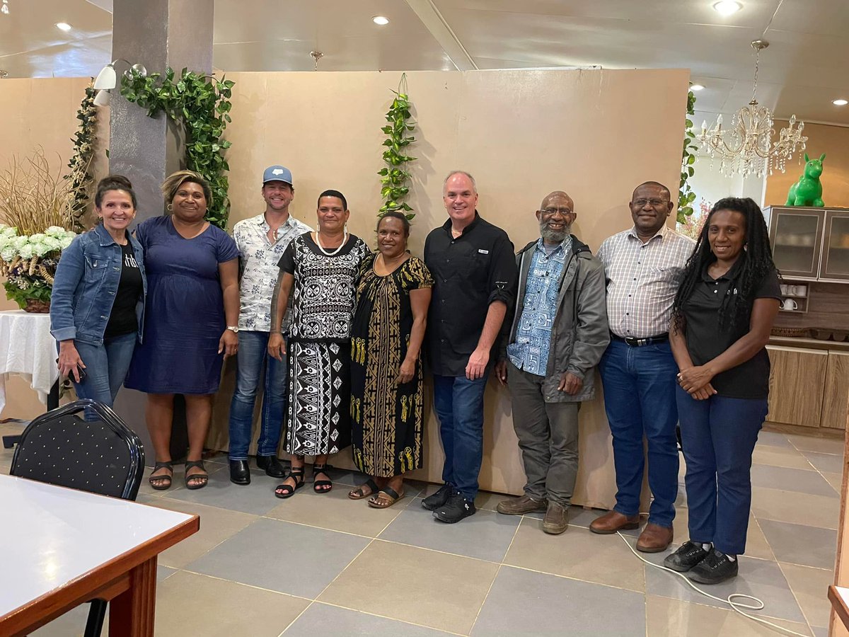 SenisimPNG's tweet photo. The Senisim PNG team recently visited Goroka. We met with some exceptional Papua New Guineans who are passionate to see change in their town as well as in PNG. Goroka is on the roll! #nationtransformation #thistribesaveslives #johnmaxwellleadershipfoundation https://t.co/woxf9HgXHM