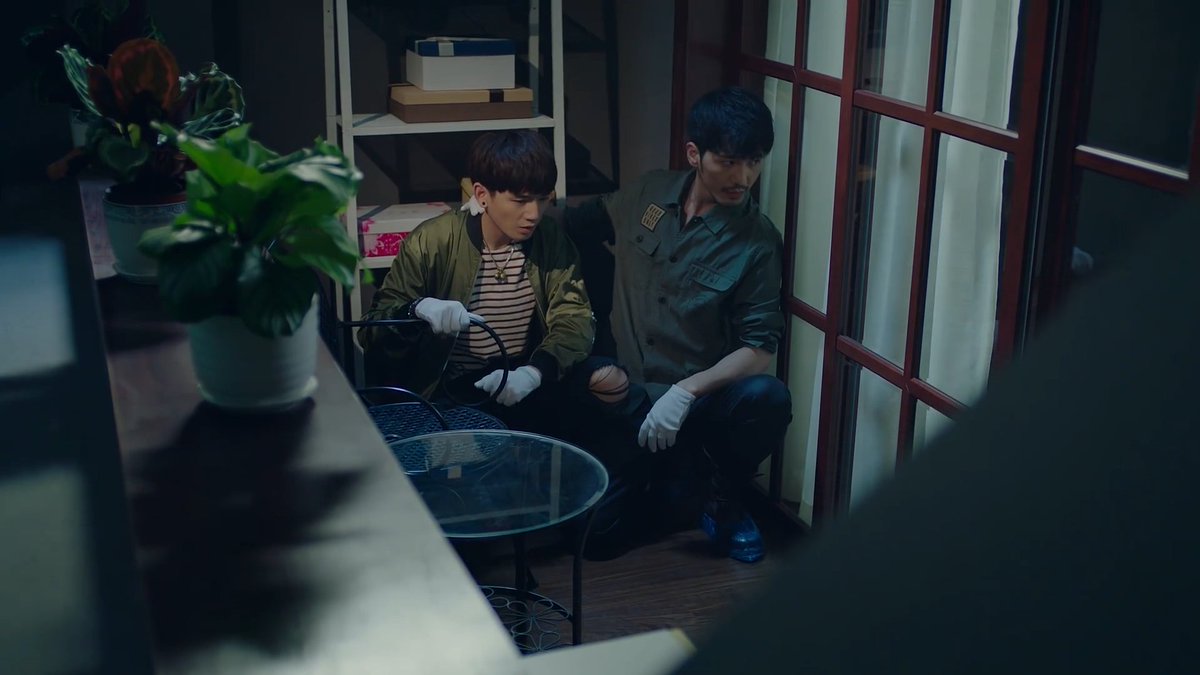 xploded_tb's tweet photo. extremely minor detail but at least this is attention to detail, where they wore protective gear not to leave shoeprints in Shen Wei's home when they snuck in

question: do you think Da Qing would've worn shoes for his paws so he doesn't leave paw prints kjadsjads IT'D BE SO CUTE https://t.co/TgpLxZ6o7A