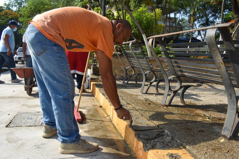 eluniversocom's tweet photo. Por COVID-19 y obras de infraestructura se posterga retorno en U. de Guayaquil ► https://t.co/Q3sacMgi0I https://t.co/19MOSQTPgk