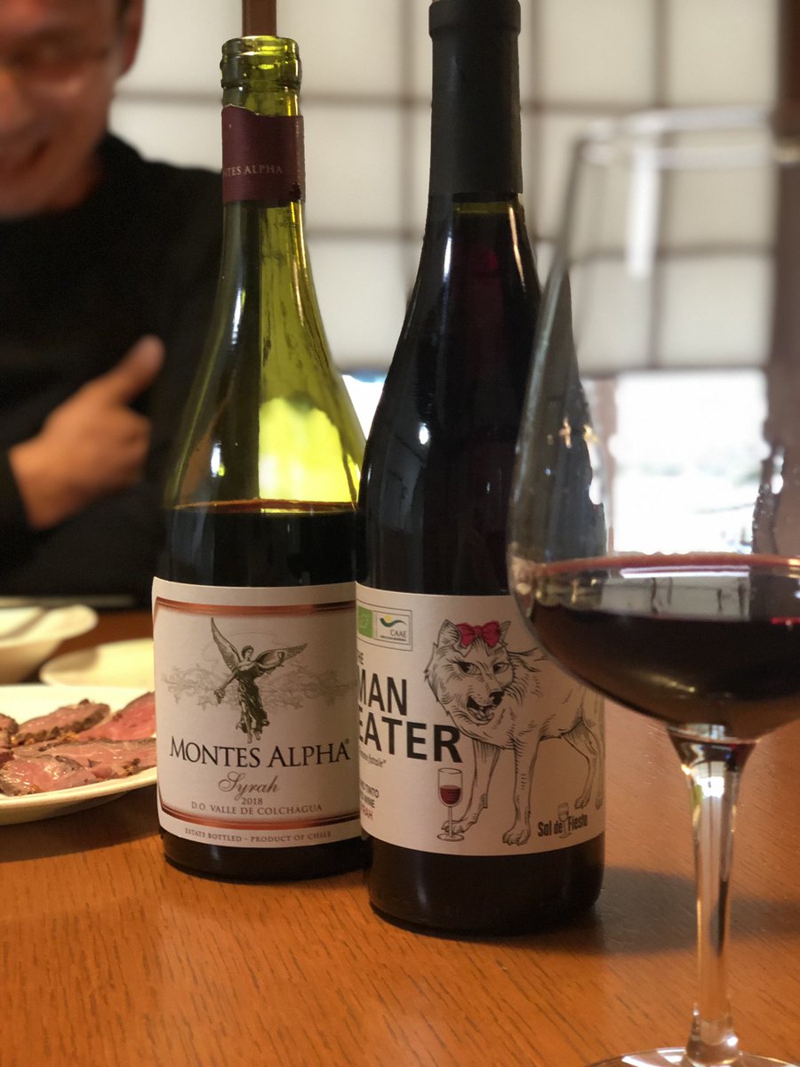 JenzoJp's tweet photo. 昼からシラーが止まらない🍷🍾😋
#ワイン片手に友人来訪 #飲むしかないよね #スペインのオーガニック #うちはモンテスのシラー #ローストビーフ #アボカドのトルティーヤ #ワイン好き集まりますか笑顔 https://t.co/zNNJAtNdyP