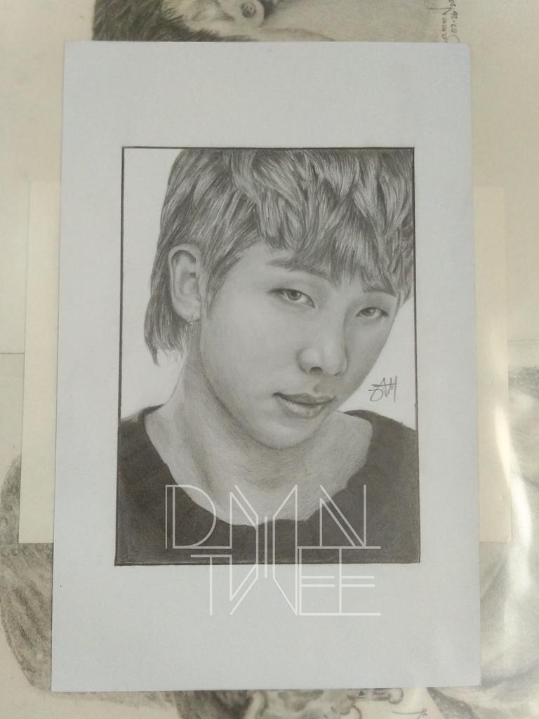 diminietwee's tweet photo. selling some of my fanarts (with freebies) because I'll be leaving the country next month

JUNGKOOK A4 - 700 +sf
SUGA A5 - 400 + sf
RM A5 - 400 + sf
Maknae line(3pcs) - 400 + sf

DM me if you're interested✨

🇵🇭PH only
bts | bts fanart | kpop fanart | fanart | bts drawing https://t.co/X3Cgoagats
