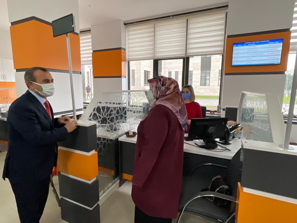 İl Nüfus ve Vatandaşlık Müdürlüğümüz bugün itibari ile D Blokta ,Altınordu İlçe Nüfus Müdürlüğümüz ise E Blokta bitirdiğimiz Yeni Hükümet Konağı Yerleşkesinde, İçişleri Bakanlığımızın yeni nüfus konseptinde bugün vatandaşlarımıza hizmet vermeye başladı.Hayırlı olsun.🇹🇷 #Ordu