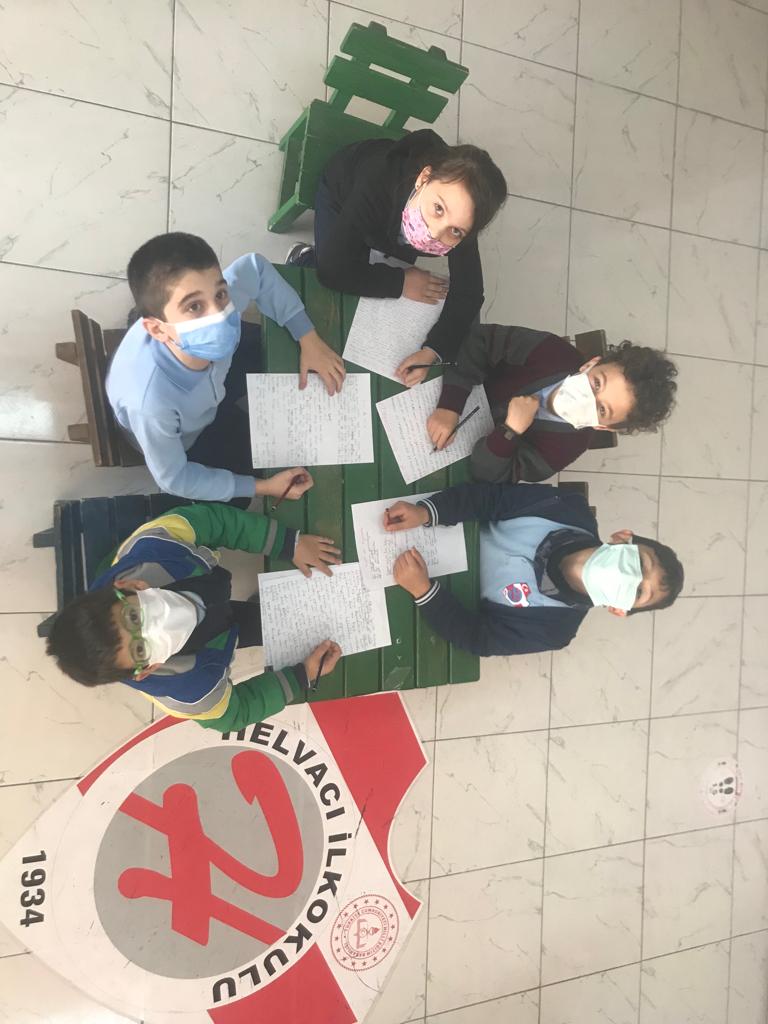 35aliaga_MEM's tweet photo. Geleceğin Yazarları Projesi kapsamında Helvacı İlkokulu öğrencilerimiz hayallerini yazıyor. Öğretmenlerimizin destekleriyle proje son hızıyla devam ediyor 📚✍️👏 @izmir_ilmem @izmir_mem_arge @tcmeb https://t.co/Hf0pxzPyY6