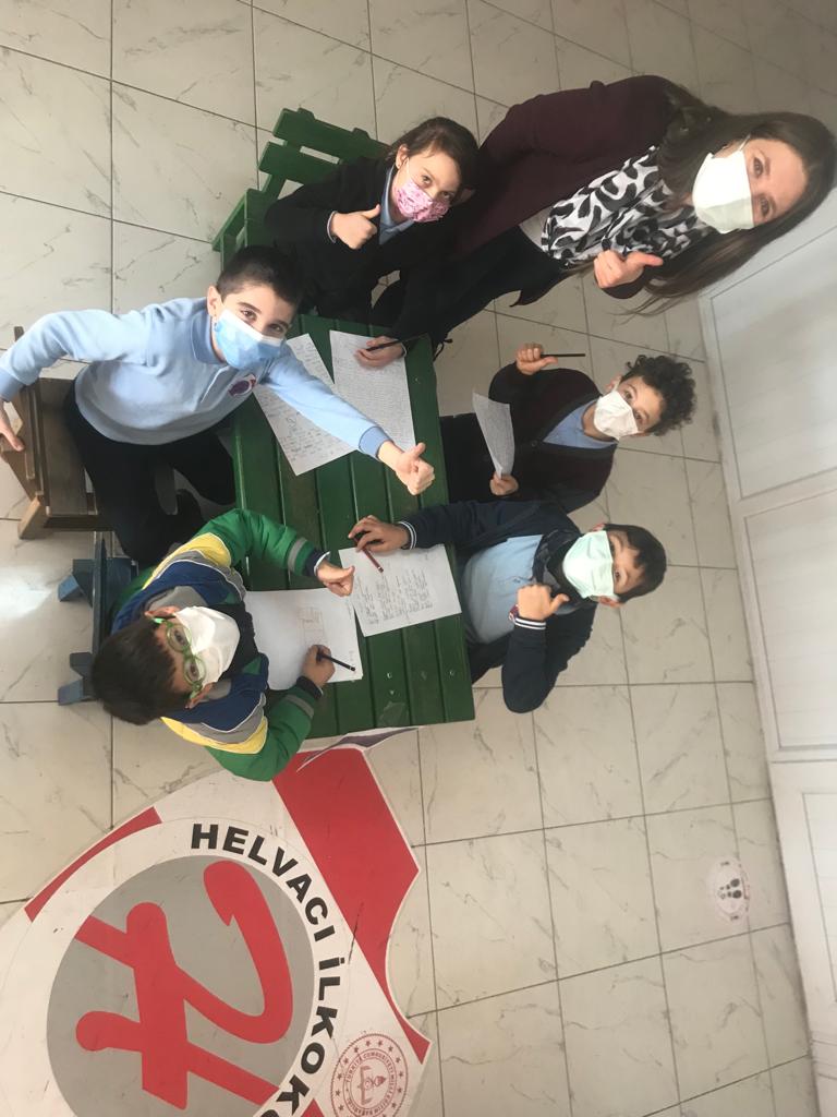 35aliaga_MEM's tweet photo. Geleceğin Yazarları Projesi kapsamında Helvacı İlkokulu öğrencilerimiz hayallerini yazıyor. Öğretmenlerimizin destekleriyle proje son hızıyla devam ediyor 📚✍️👏 @izmir_ilmem @izmir_mem_arge @tcmeb https://t.co/Hf0pxzPyY6