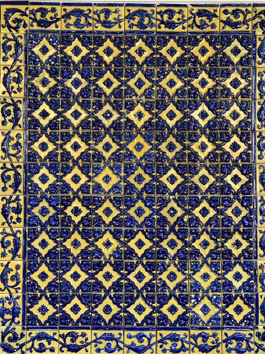 Geoffrey_Wardle's tweet photo. So yeah, I am seriously considering moving to Portugal 🇵🇹🇵🇹🇵🇹🇵🇹🇵🇹🇵🇹🇵🇹🇵🇹🇵🇹🇵🇹🇵🇹🇵🇹🇵🇹 #monsterwaves #tiles #condimentudders #graffiti /O Fim https://t.co/lRdXX1KBhQ