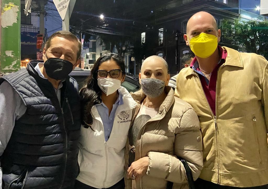 AnaJVillagran's tweet photo. Y sobretodo GRACIAS a las y los miembros de la Copaco de @SanRafaCDMX y vecin@s de otras colonias #Cuauh #Tlate #Doctores #Atlampa #StaM por acompañarme y creer en este proyecto
😁 las y los políticos nos debemos a ustedes y estamos para fortalecer su labor y entrega ciudadana https://t.co/pqDoPk5Qcf