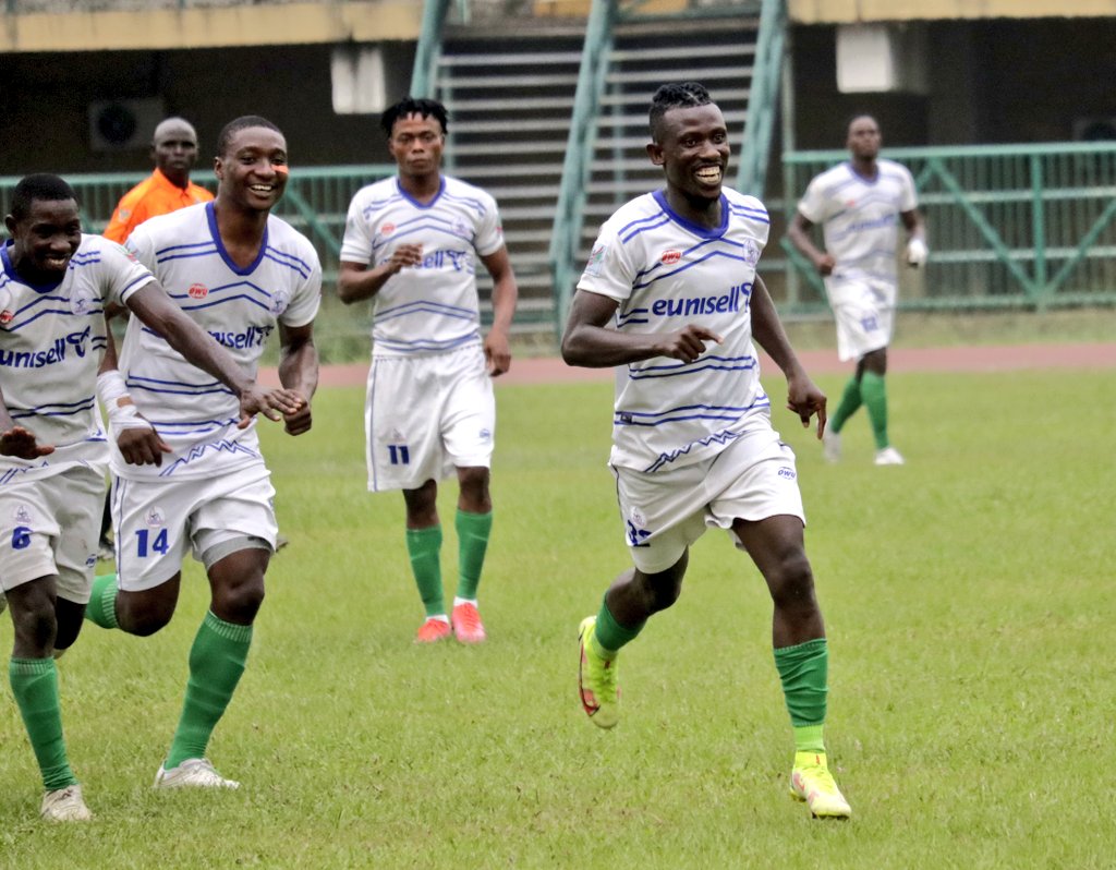 NPFL_INSERT's tweet photo. Chijioke Akuneto, Uche Onwuansanya on target, as @rafiuishaq12 continue with an Impressive form where he netted his 7th goal of the season for @RiversUnitedFC as they show Pride away from home to defeat @MFMFC_Lagos without any Miracle by 3 goals to 1...#MFMRIV #NPFL22 https://t.co/0BeQxje7xl