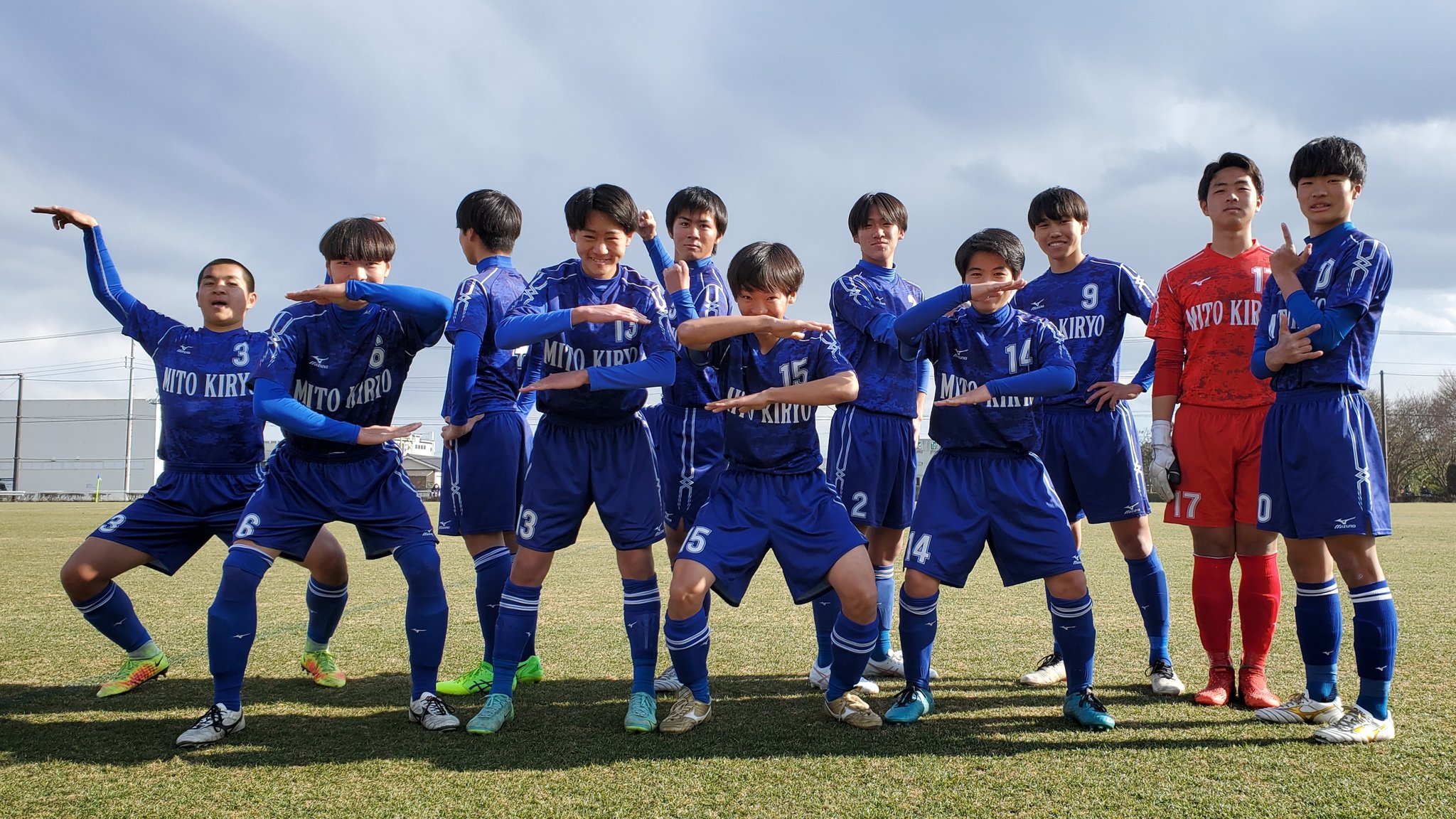 水戸葵陵高等学校サッカー部 公式 茨城県高校サッカー新人大会 1回戦 1 木 Vs藤代 1 2 得点 13 丸山 泉 カシマアカデミー 3月のifaリーグ開幕に向けてここからチームとして頑張っていきます 水戸葵陵 高校サッカー T Co