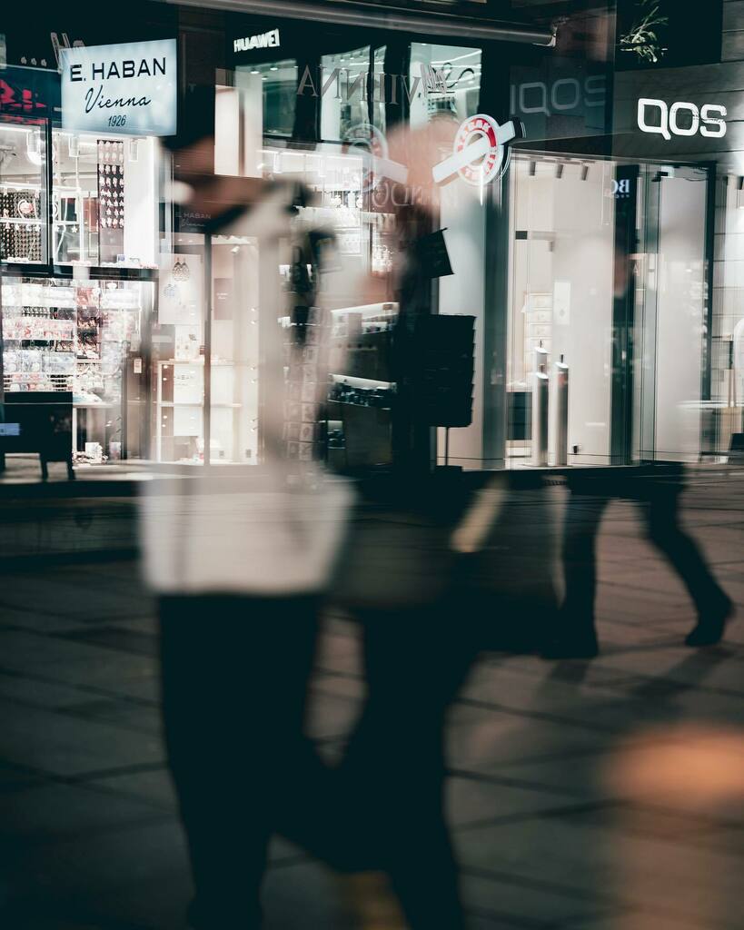 rendnas's tweet photo. My favorite from yesterday evening. It’s a real shot of life in Vienna 🇦🇹
.
.
.
.
#streetphotography #nachtfotografie #nightphotography #artofvisuals #stefanwiesner #wonderful_places #opticalwander #justgoshoot https://t.co/pAfXcpl47D https://t.co/wBmezsA8Im