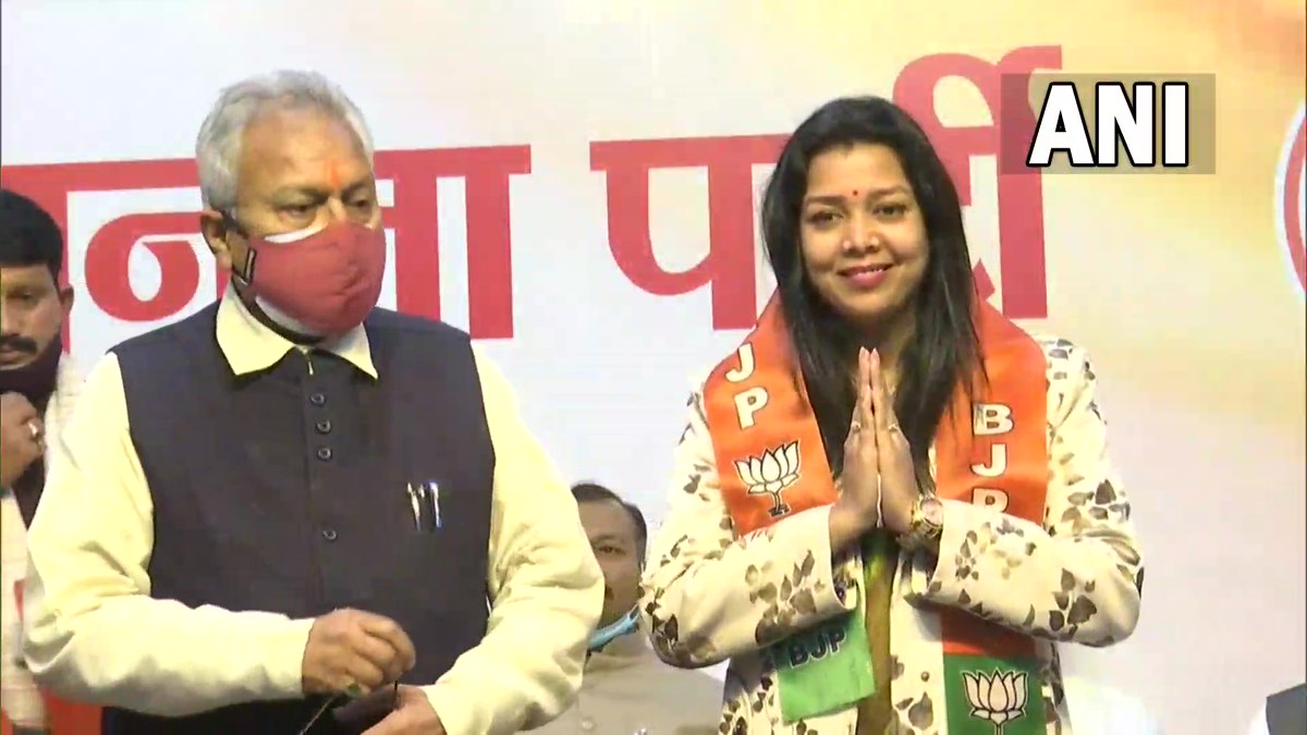 ANINewsUP's tweet image. Former SP MLA Pramod Gupta and former Congress leader Priyanka Maurya join BJP, ahead of UP Assembly polls