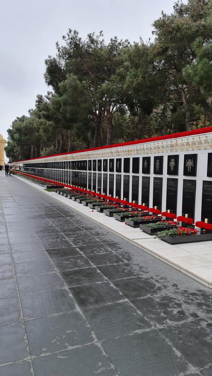 HikmetHajiyev's tweet photo. With honor and dignity, we pay tribute to the memory of #20January1990 martyrs who sacrificed their lives to stop invading Soviet forces which were aimed at crushing unwavering will of Azerbaijani People for freedom and independence. https://t.co/ZHXkU5M1xN