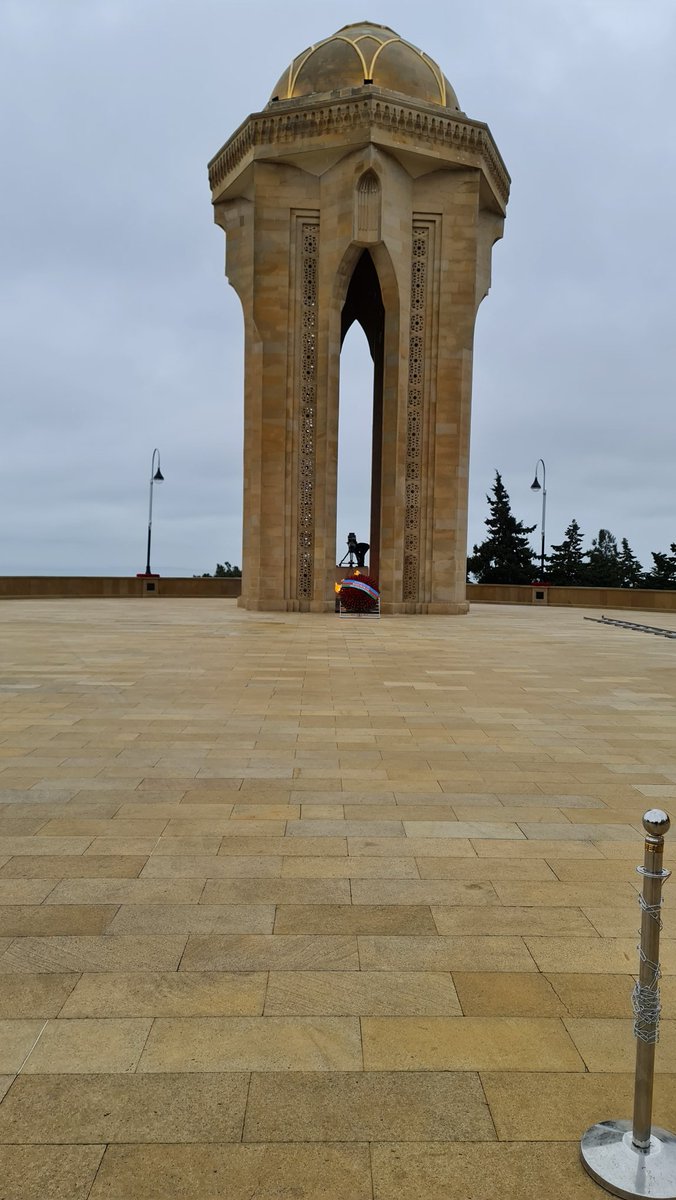 HikmetHajiyev's tweet photo. With honor and dignity, we pay tribute to the memory of #20January1990 martyrs who sacrificed their lives to stop invading Soviet forces which were aimed at crushing unwavering will of Azerbaijani People for freedom and independence. https://t.co/ZHXkU5M1xN