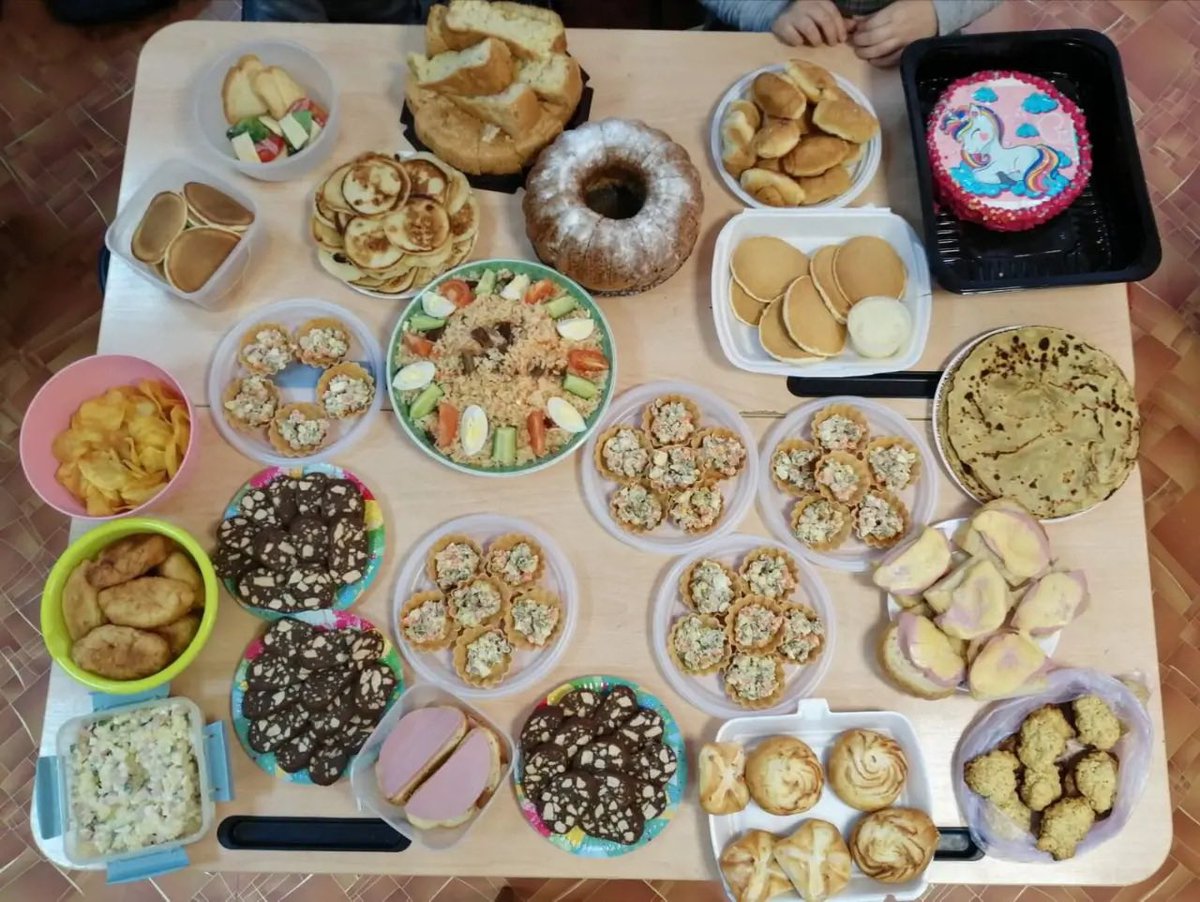 В рамках профориентационной работы в 3"Б" классе под руководством родителей и классного руководителя был организован проект" Школа кулинара". Ребята делились опытом приготовления любимых блюд  с последующей дегустацией. Профессии повара и кулинара освоили на отлично.