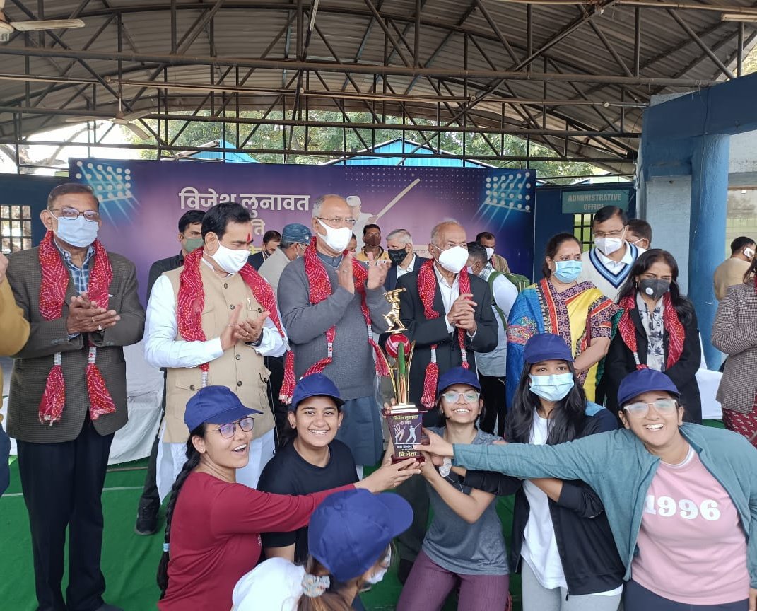 दिवंगत साथी विजेश लुनावत जी की स्मृति में भोपाल में आयोजित मैत्री क्रिकेट मैच के पुरस्कार वितरण कार्यक्रम में शामिल हुआ। प्रदेश भाजपा संगठन महामंत्री श्री सुहास भगत जी, पूर्व मंत्री जयंत मलैया जी व डॉ शैलेश लुनावत जी की उपस्थिति में प्रतिभागियों को पुरस्कृत कर शुभकामनाएं दीं।