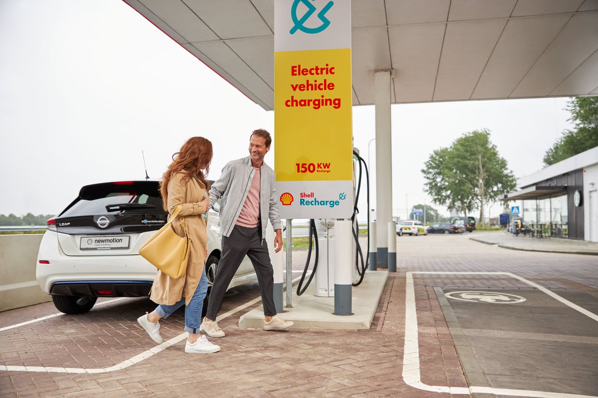 ShellMotorsport's tweet image. .@Shell has opened its first forecourt fully dedicated to EV charging in the UK ⚡️

#ShellRecharge Fulham Road features nine high-powered 175kW charge points, a Costa café and Little Waitrose &amp;amp; partners convenience store, enabling you to recharge whilst you recharge your car! 🔋