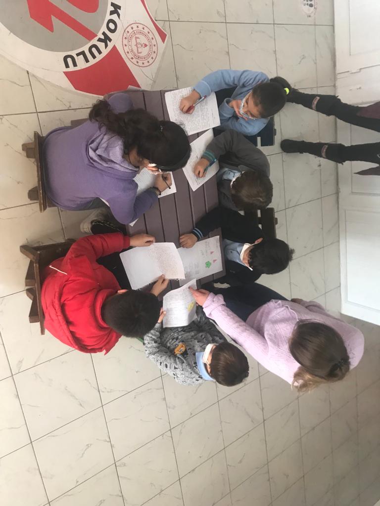 izmir_ilmem's tweet photo. İZMİR MEM GELECEĞİN YAZARLARI PROJESİ 
Geleceğin Yazarları Projesi kapsamında Aliağa Helvacı İlkokulu öğrencilerimiz hayallerini yazıyor. Öğretmenlerimizin destekleriyle proje son hızıyla devam ediyor .
📚✍️

@tcmeb @MucahitYentur  @izmir_mem_arge @35aliaga_MEM https://t.co/A3heRU3yrL